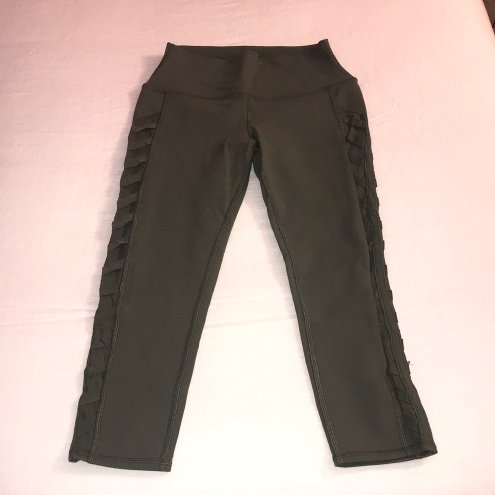 olive green cropped alo leggings